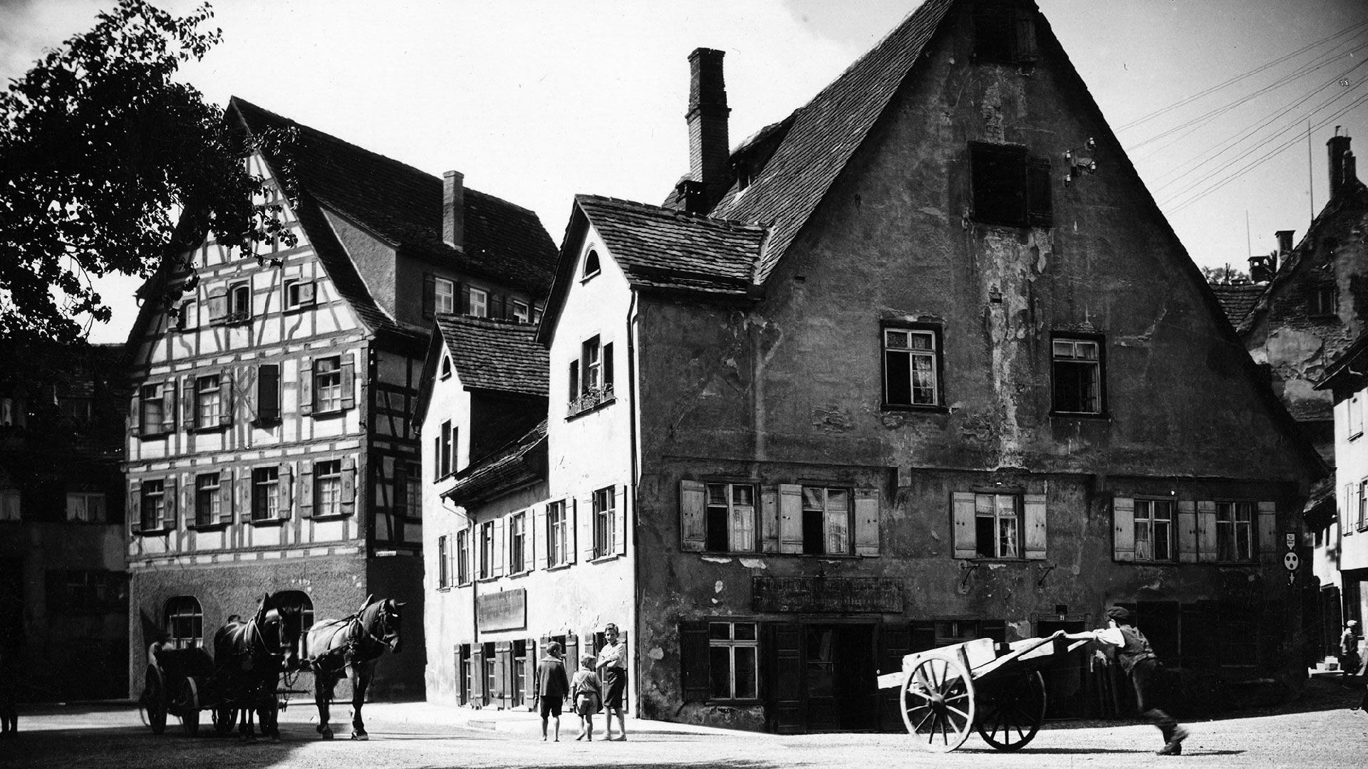 Schwaz-Weiß Foto von Fachwerkhäusern