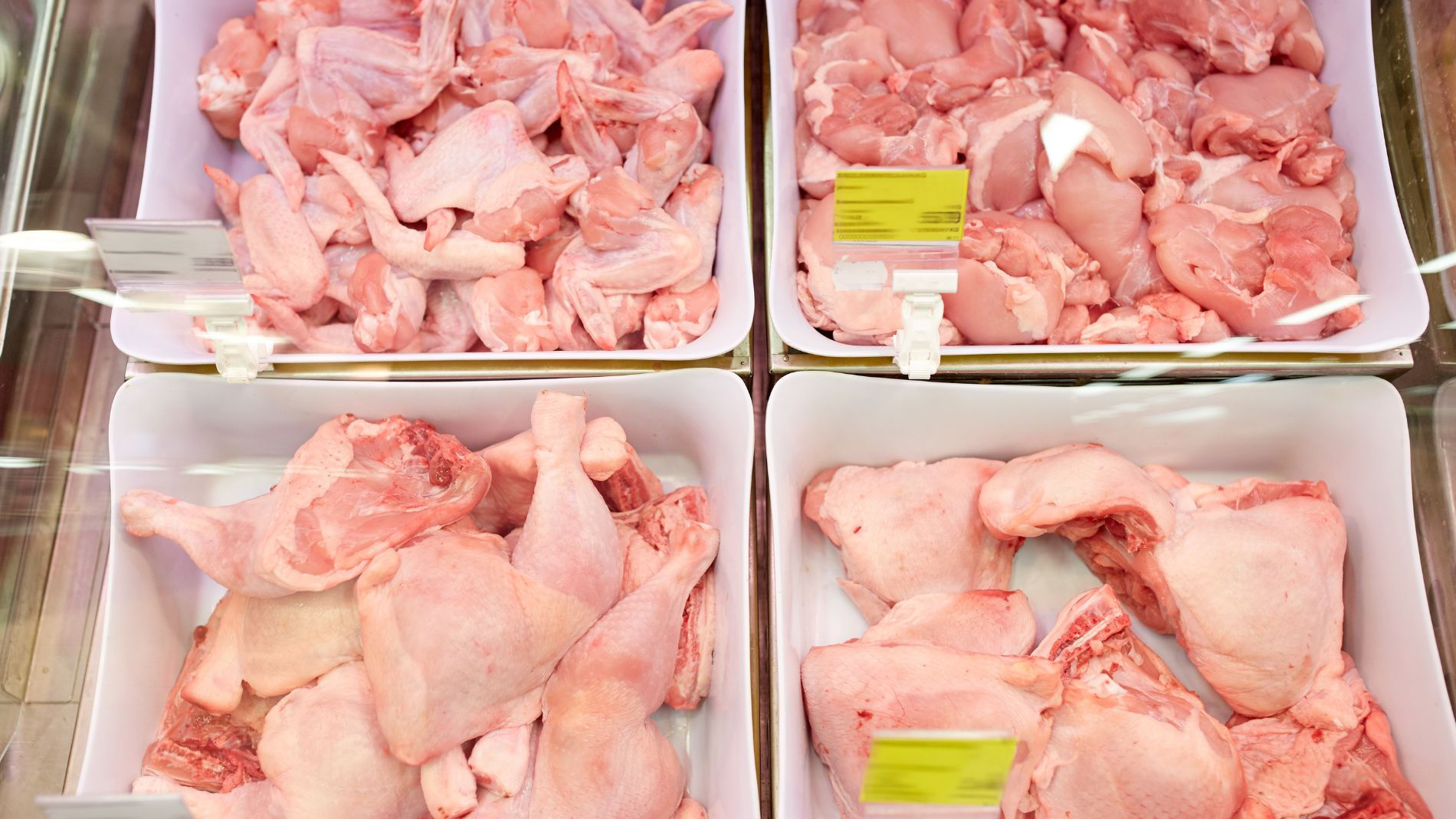 Geflügelfleisch in der Auslage