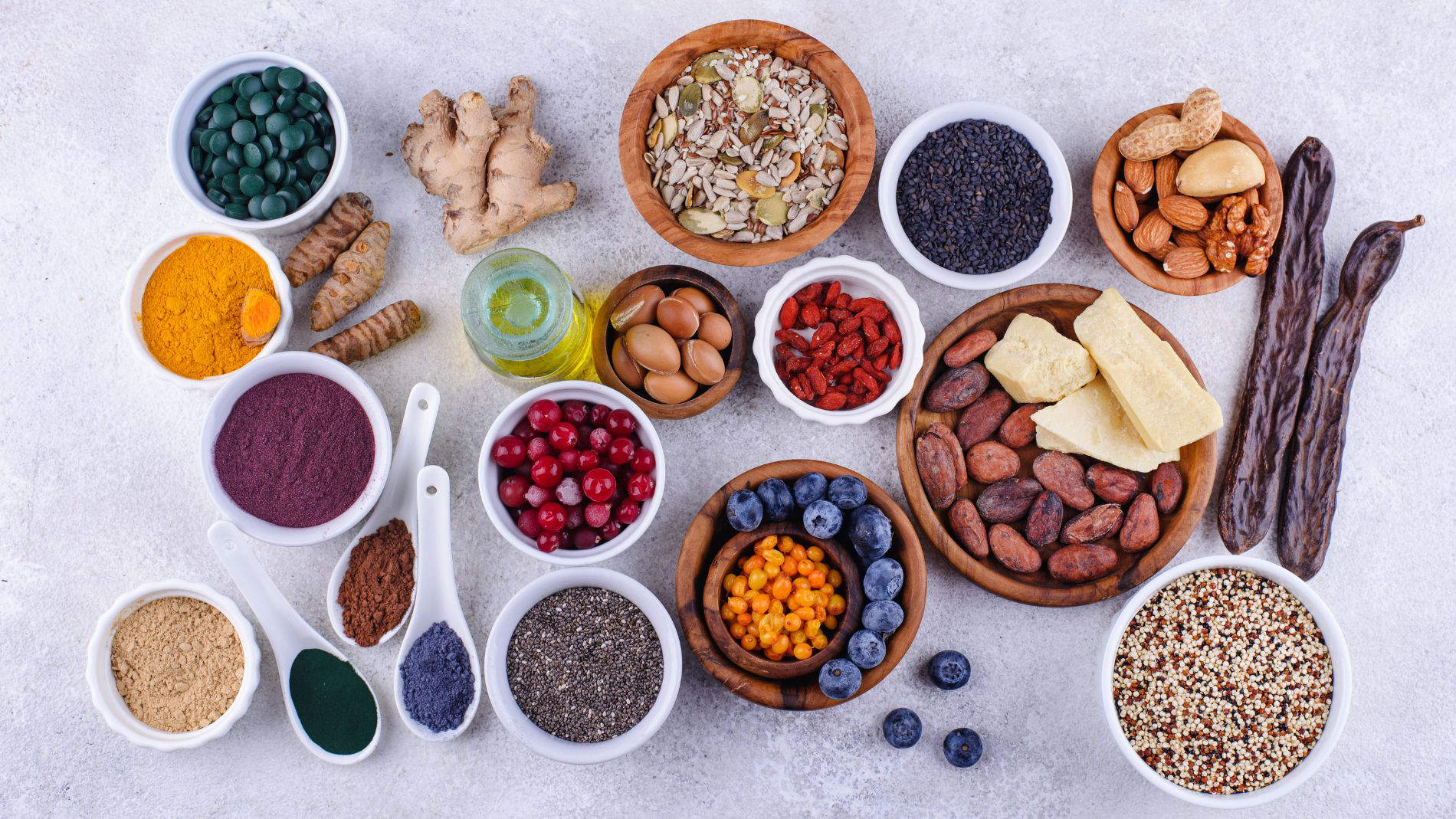 Verschiedene Lebesnmittel und Gewürze